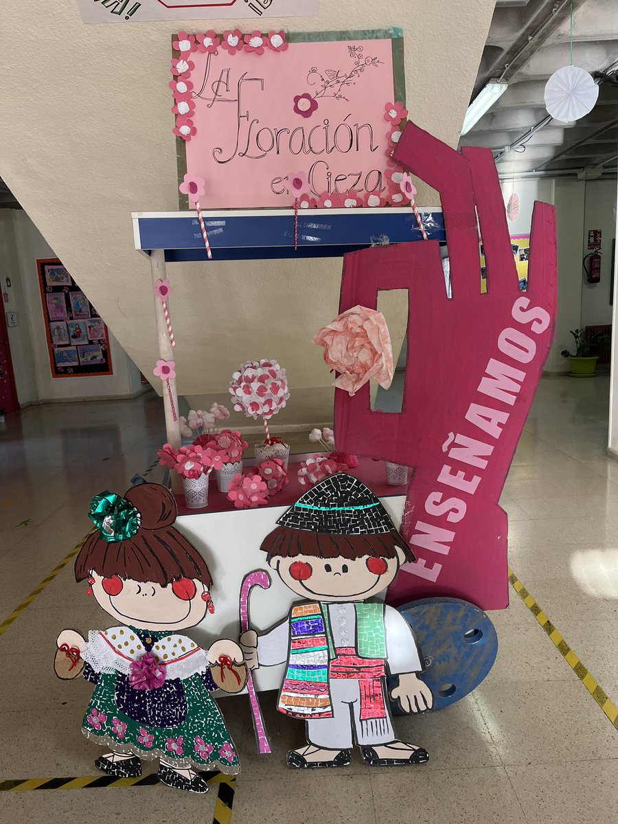 El pasado lunes, nos visitó <a href="/Pascual_Lucas/">Pascual Lucas Díaz</a> alcalde de Ayuntamiento de Cieza, acompañado de Antonio Moya y Maria Ramos para ver lo bonito que está el colegio decorado con los trabajos que ha realizado nuestro alumnado sobre la 🌸🌸FLORACIÓN🌸🌸 ¡Muchas gracias!