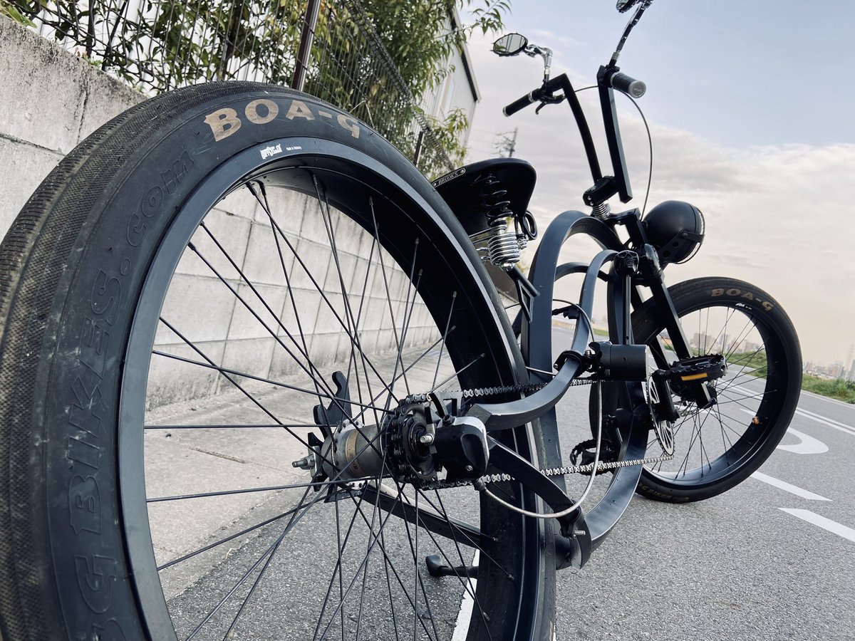 romesama_'s tweet photo. 久々 メンテして乗った♪♪

フレーム Firebikes  " Fluid " (USA)
フォーク Zhemax Cycles (France)
ハンドル 不明
 
全部 角パイプで揃えてます😍

#Firebikes
#RuffCycles
#CustomBicycle
#CustomCruiser
#StretchCruiser
#ビーチクルーザー
#ファットバイク
#FatBike https://t.co/iFYCaOakWu