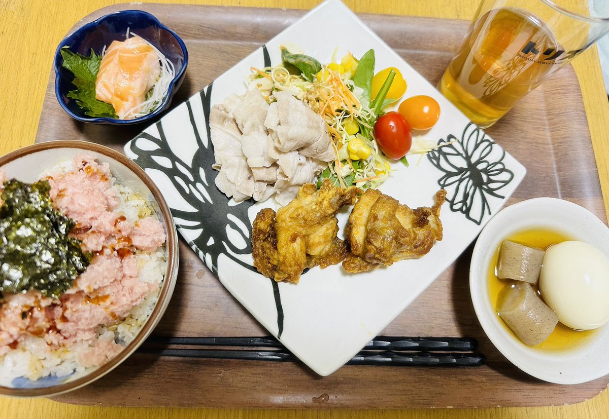 Art__Pi's tweet photo. いちめし

 #ねぎトロ丼
 #サーモンお造り
 #煮卵とこんにゃく
 #からあげ
 #冷しゃぶサラダ
 #麦ご飯 https://t.co/Kkn312EROR