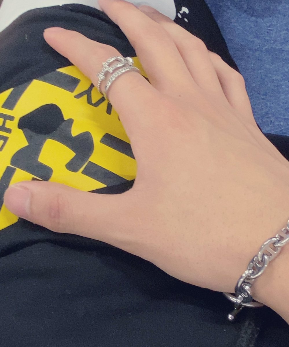 z4re_'s tweet photo. シルバー少ないから増やしたいな。
このオフホワイト結構気に入ってる https://t.co/1UG98rWjee