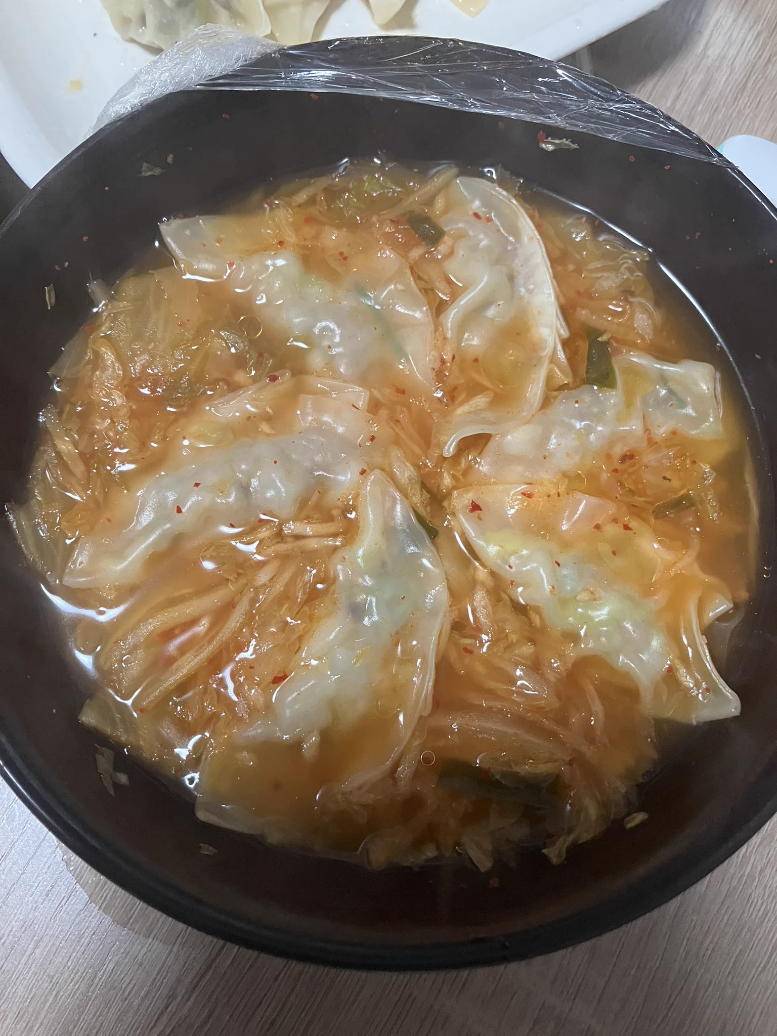 さっそく作ってみました！
キムチのあまりと、お義母さんにもらった餃子で( *ˊᵕˋ*)  
