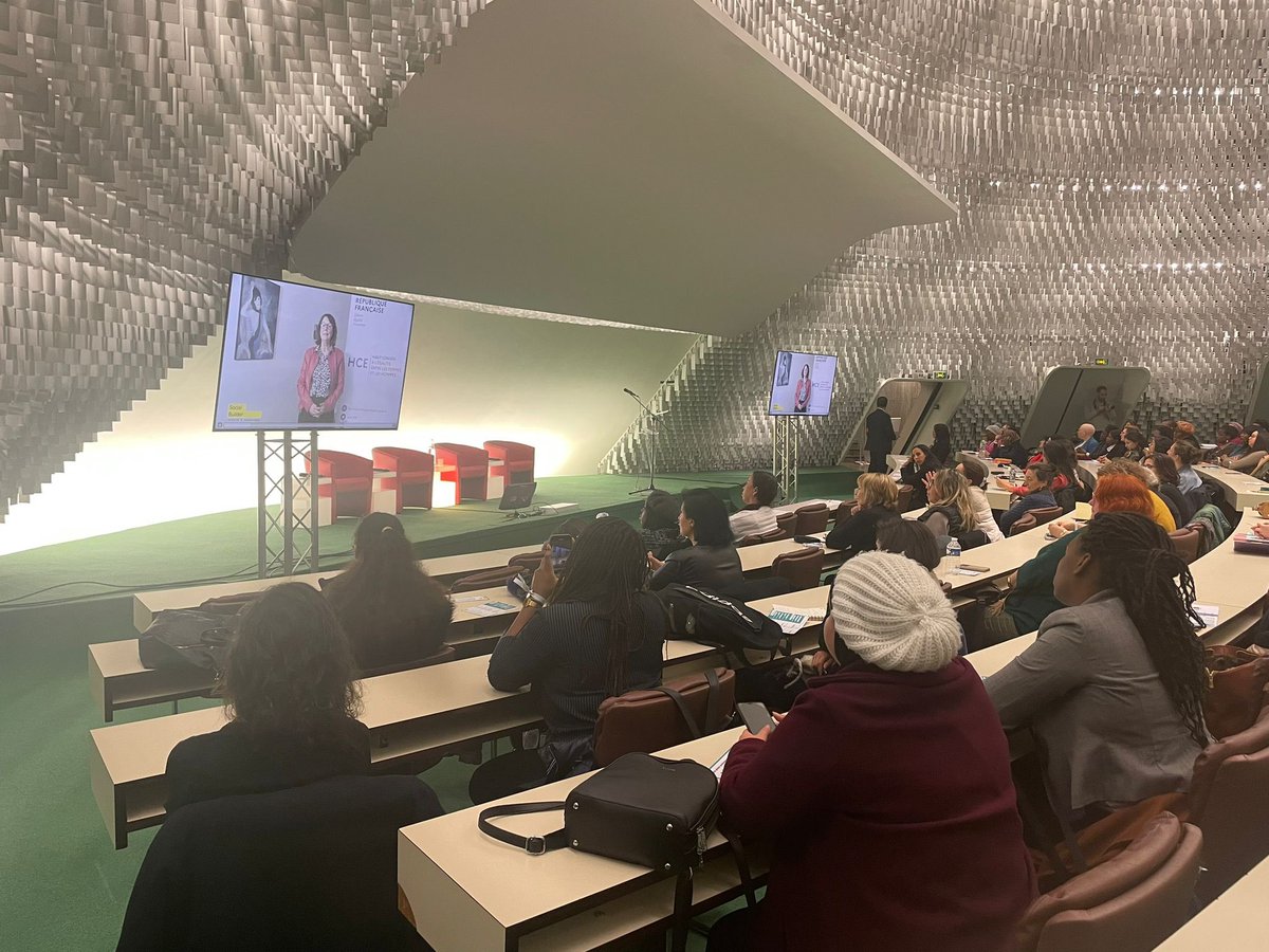 SocialBuilder's tweet photo. La nouvelle édition du Forum #Femmes &amp; #Numérique #OsezLaTech commence ce matin à Paris ! Merci à @CatLadousse, Coprésidente de la commission Parité du @HCEfh et à @emmalarroque, fondatrice de Social Builder, d'inaugurer cette journée ! https://t.co/gwJ4dBYNmp
