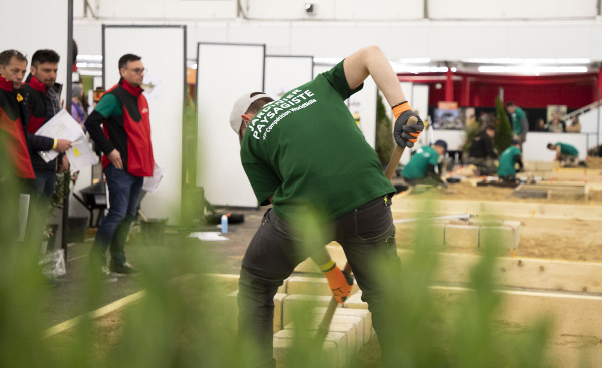 bfc_region's tweet photo. 👏 | C'est à l'issue de deux jours de compétition que les candidats aux #Worldskills vont enfin connaître le grand verdict. Ce jeudi dès 19h, suivez en direct la révélation de l'équipe régionale pour les @WorldSkillsFR !

👉 https://t.co/ByPzjT8F0e https://t.co/dU0dF1KmXn