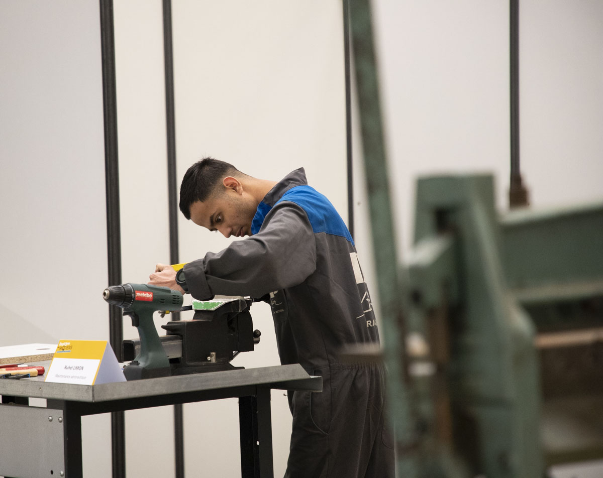 bfc_region's tweet photo. 👏 | C'est à l'issue de deux jours de compétition que les candidats aux #Worldskills vont enfin connaître le grand verdict. Ce jeudi dès 19h, suivez en direct la révélation de l'équipe régionale pour les @WorldSkillsFR !

👉 https://t.co/ByPzjT8F0e https://t.co/dU0dF1KmXn