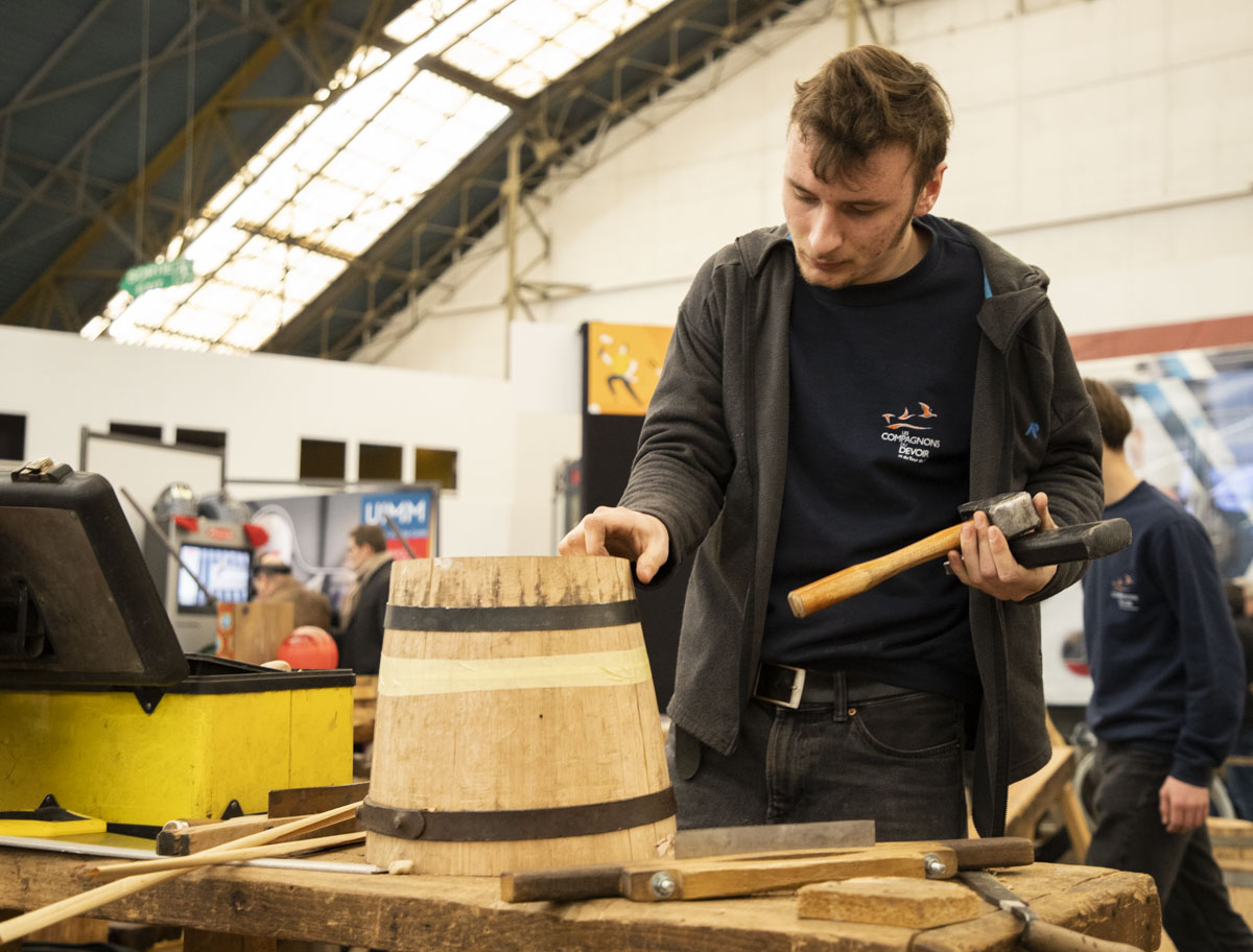bfc_region's tweet photo. 👏 | C'est à l'issue de deux jours de compétition que les candidats aux #Worldskills vont enfin connaître le grand verdict. Ce jeudi dès 19h, suivez en direct la révélation de l'équipe régionale pour les @WorldSkillsFR !

👉 https://t.co/ByPzjT8F0e https://t.co/dU0dF1KmXn
