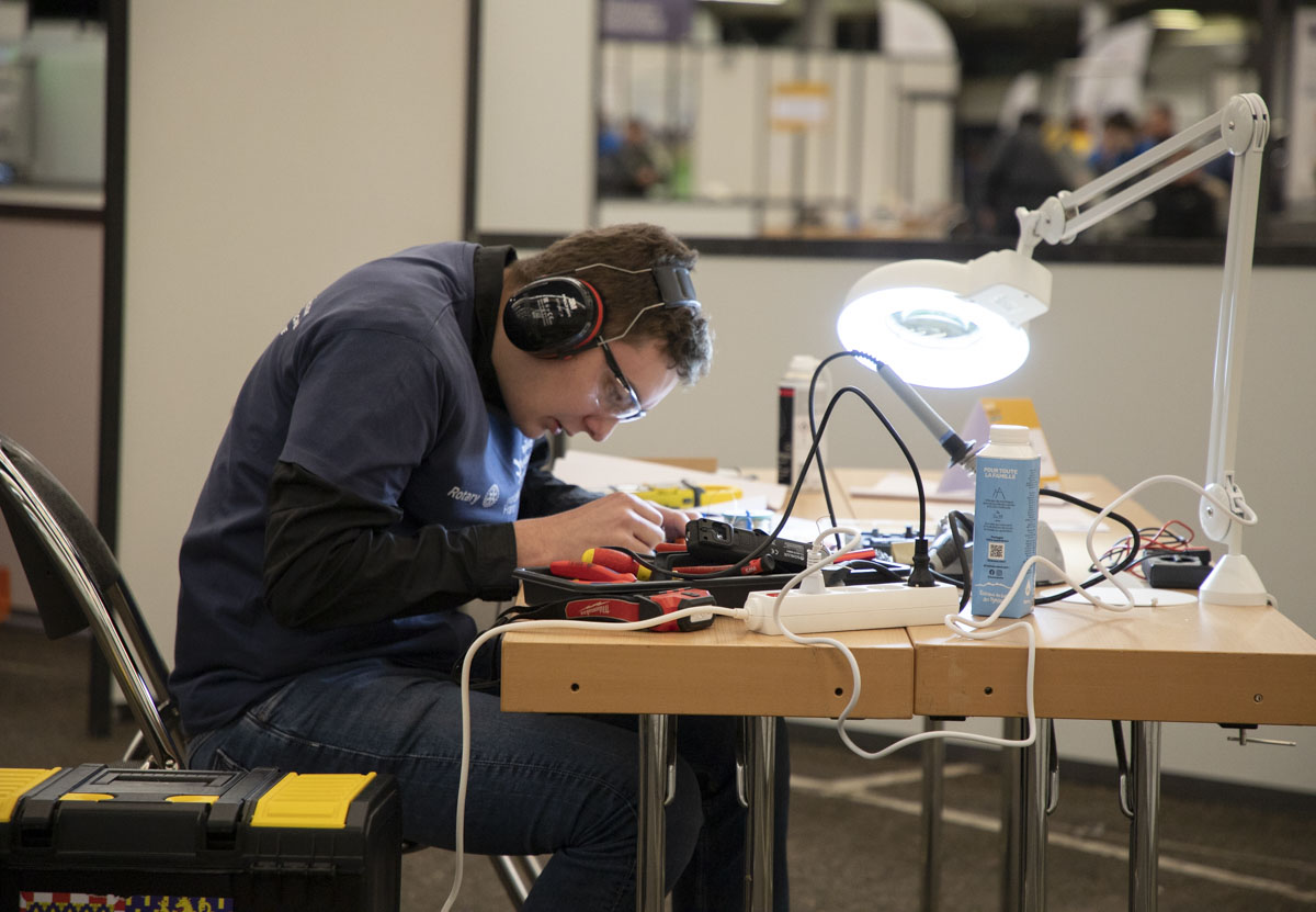bfc_region's tweet photo. 👏 | C'est à l'issue de deux jours de compétition que les candidats aux #Worldskills vont enfin connaître le grand verdict. Ce jeudi dès 19h, suivez en direct la révélation de l'équipe régionale pour les @WorldSkillsFR !

👉 https://t.co/ByPzjT8F0e https://t.co/dU0dF1KmXn