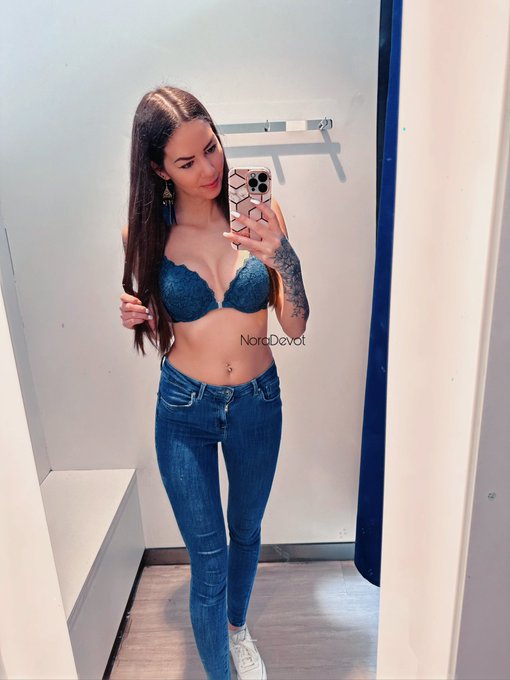 NoraDevot's pics and videos - FrVMOu9X0AEaWsn jpg:small
