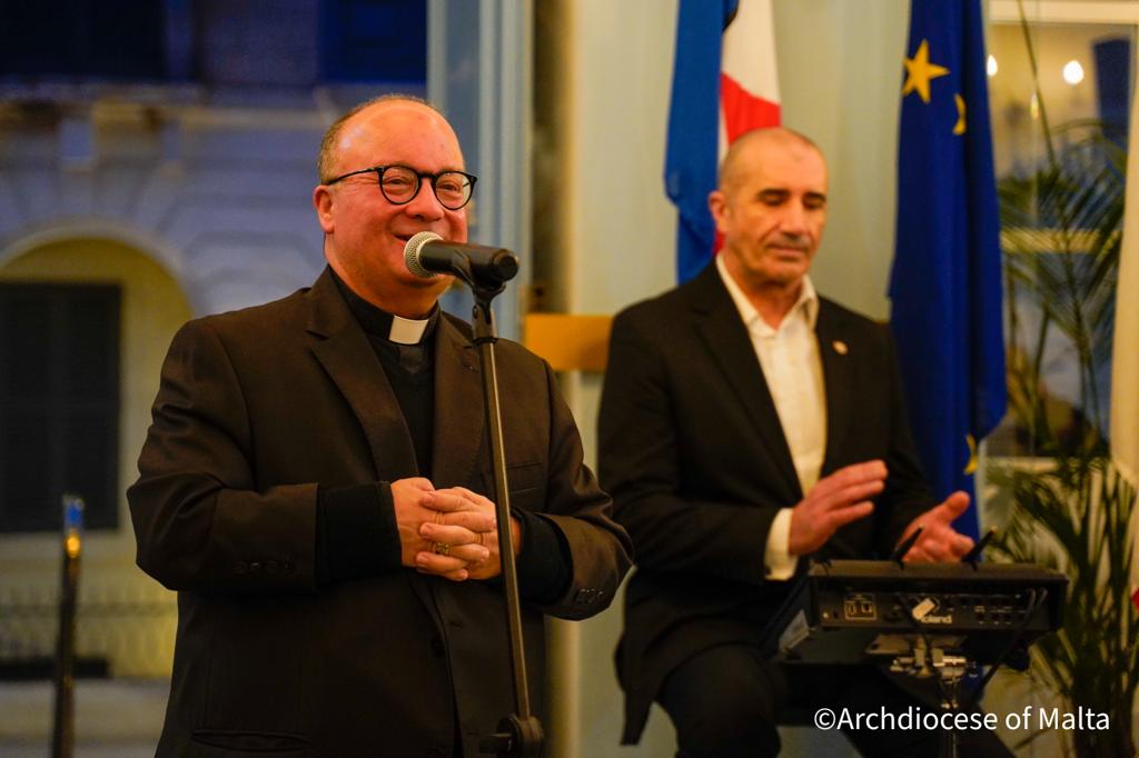 Newsbook_com_mt's tweet photo. Inawgurat il-bust taโ Enzo Gusman fโTas-Sliema
Aqra iktar: https://t.co/YUpO7y3npZ
@BishopScicluna @Archdiocese_MT #singer #bust #statue #Malta #mayherestinpeace #Neverforgotten #church #churchnews #churchupdate #sliema #newsbookmalta
๐ธhttps://t.co/SJmIm3NdGN https://t.co/lJcfjVdn0Y