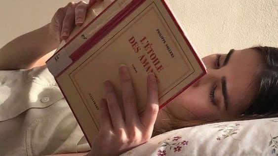 wandervoyage's tweet photo. Me and my books against the world 🤍 https://t.co/wyqMxVbLvK