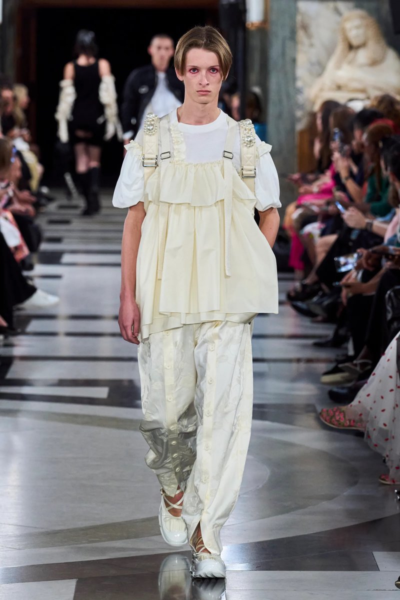 francarabias's tweet image. La sastrería relajada, los pantalones cargo, el género fluido y el denim oversize son algunas de las tendencias más destacadas de la #modamasculina para esta #primavera2023

Nueva entrada en mi #blogdemoda #EnlaZonaF

enlazonaf.blogspot.com/2023/03/el-puz…

#fashionblogger #FranciscoCarabias