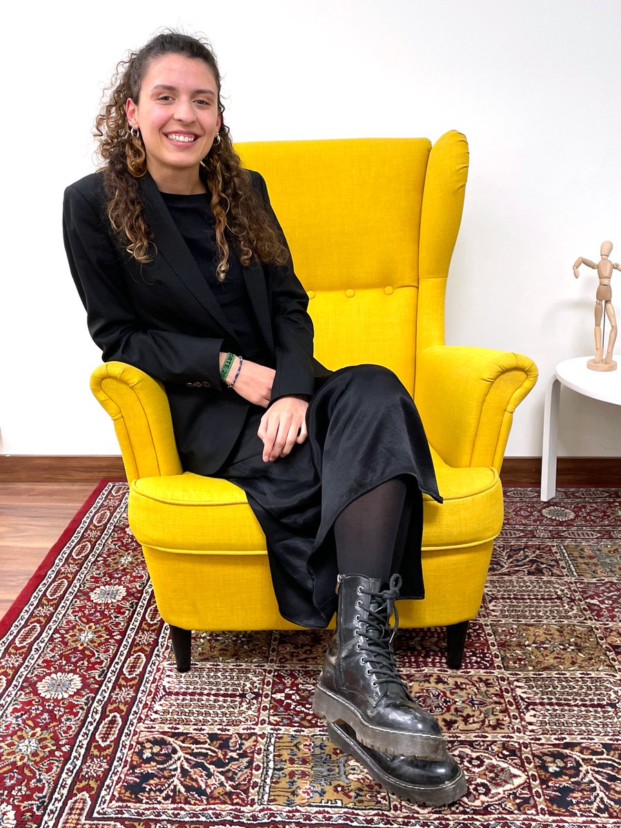 wearemarkniac's tweet photo. El sillón amarillo vuelve con nuevo talento… 🙌🏻

Alicia Diez, frescura e ingenio directo al departamento de digital 🖥️

¡Bienvenida a Markniac MKT!

#MarkniacMKT #Digital #marketingdigital https://t.co/Gm4LDlSV86