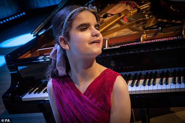vaughank1's tweet photo. #ThePiano
She navigates her own little world with unswerving brilliance - and just once in a lifetime, a shining light appears in the darkness, that serves to brighten everyone else's lives, and guide those, who like her, may also be lost, so that they too, may have purpose. https://t.co/O9MIQZcQD7