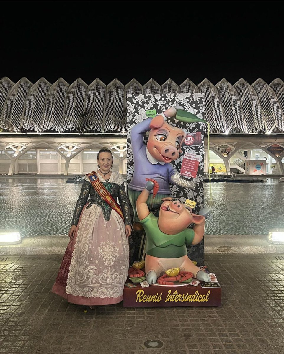 FallaAlameda1's tweet photo. Recogida del ninot #falladelearts #fallaalameda #EnLaGranjaDePepito #SomPatrimoni #fallasUNESCO https://t.co/iDdERRRdY7