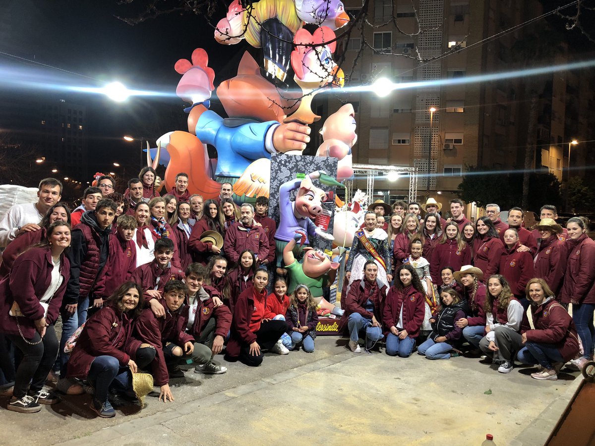 FallaAlameda1's tweet photo. Recogida del ninot #falladelearts #fallaalameda #EnLaGranjaDePepito #SomPatrimoni #fallasUNESCO https://t.co/iDdERRRdY7