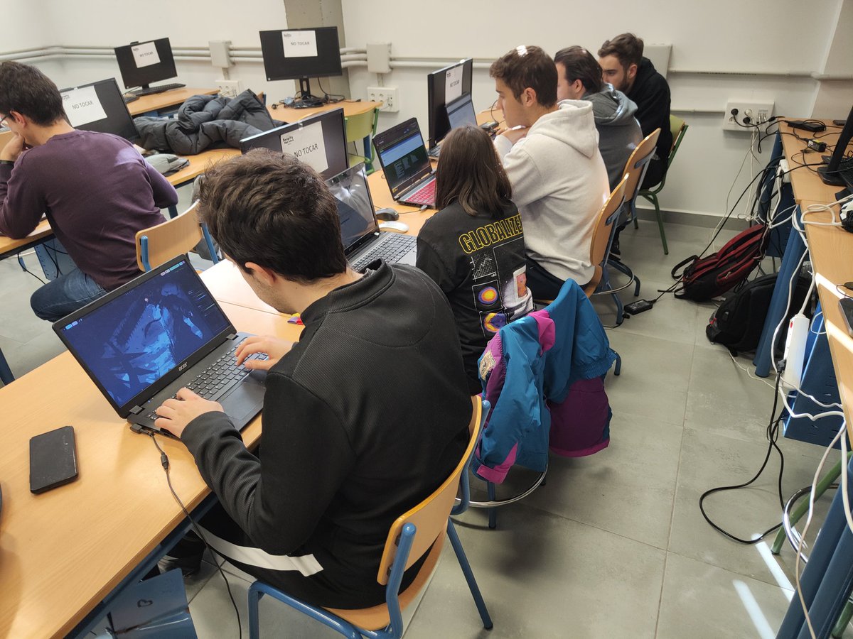 eduSatoe's tweet image. Taller de #CTF totalmente práctico en la #SHS2k23 a cargo de los alumnos de @FPCiberSec del @IESAlbertiCadiz Una suerte tener  a estos crack en #Córdoba 🤟😎