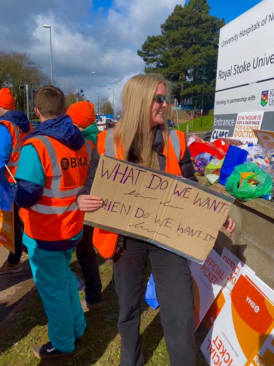 mykidsdoc1's tweet photo. Home thoughts from abroad. I am proud of my girl standing up for her principles and doing what she thinks is right. I also think @hubbaek wins the prize for wittiest placard - humour and humility always important for us all #JuniorDoctorsStrike https://t.co/QceePYAJSB