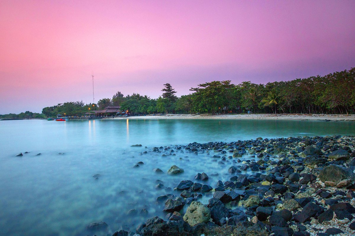 Tanjung lesung, Pandeglang, Banten, Indonesia
💫💕🌌🏞🏝🌅🌄🌤🌊💧☁️ 
  The enchanting blue water meets a dazzling pastel pink sky. The color contrast is just so mesmerizing 🥰🤗
#Indonesia #ocean #sky #morning #sunrise #pinkskies #bluewaters #rockybeaches #trees #islandlife