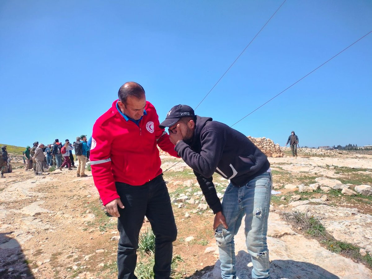 Few minutes ago my friend Salah was attacked and injured by extremists settlers in Tube village/ Masafer Yatta . Settlers violence level crazily raise every day with full immunity by Israeli army&police,Settlers and army hand in hand to evict us from our land #defendmasaferyatta