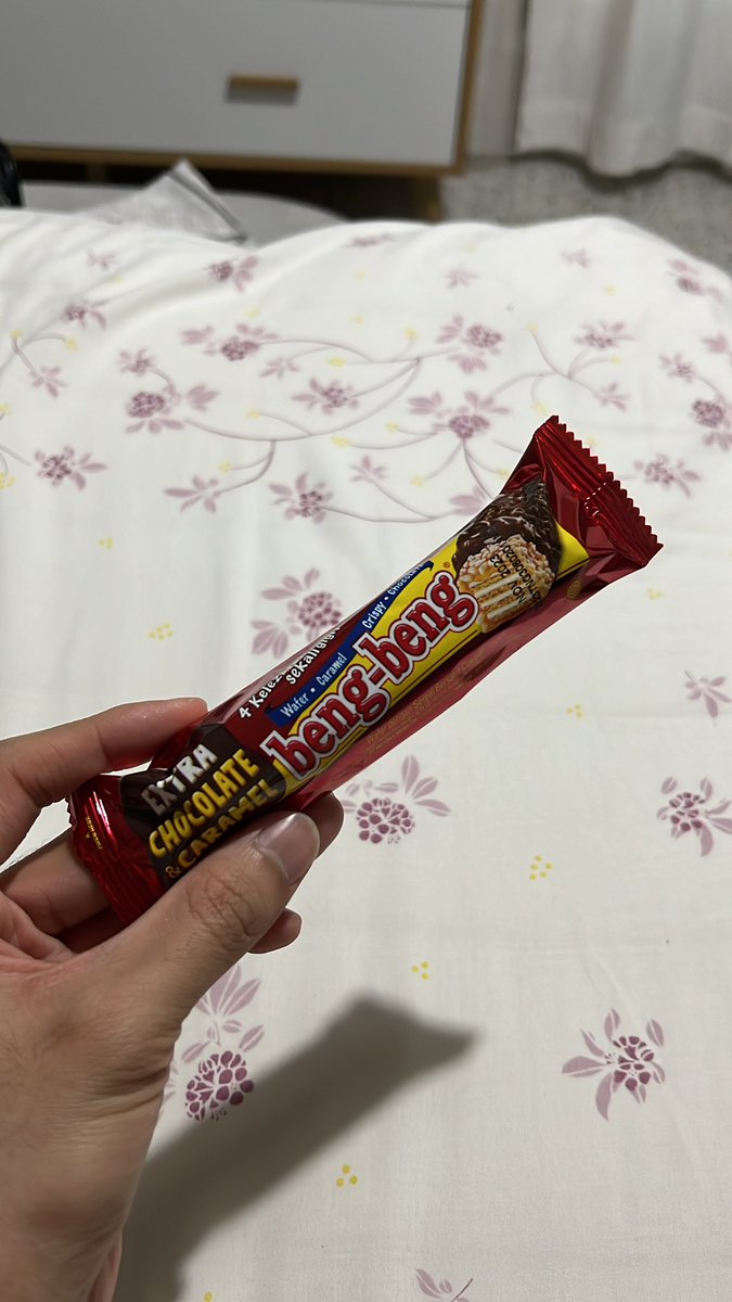 Snack manis favorit sejak kecil. Dulu (10-13 tahun lalu) kayanya ukuran snack ini seperti foto, tapi lama-lama jadi mengecil. Sekarang ukurannya kembali sama seperti dulu dengan tambahan tulisan "ekstra coklat &amp; karamel" :') #ytta