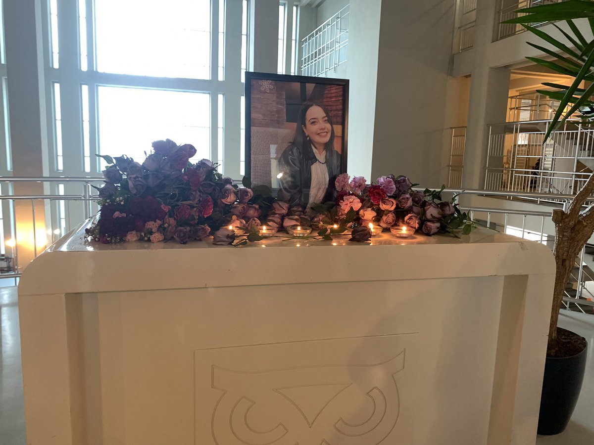 leblebi_demir's tweet photo. Eski sevgilisi fail erkek Mevlüt İçin tarafından 8 Mart günü katledilen MSGSÜ Sanat Tarihi bölümü mezunu arkadaşımız #MirayAtmaca'yı anmak için MSGSÜ Bomonti kampüsünde bir araya geldik.
Miray’a sözümüz: Miray’ın ve katledilen tüm kadınların hesabını soracağız! https://t.co/hX1l3aGVos