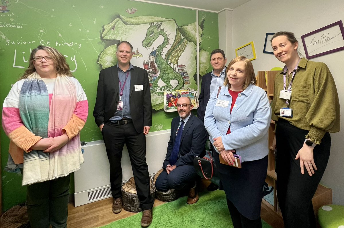 AmandaReadMCR's tweet image. #ReadMCR’s Steering Group met @SaviourPrimary yesterday for a tour of the fantastic @Booktrust libraries opened by @CressidaCowell Reading and raising literacy levels really is at the heart of everything they do 📚💥#lifechanginglibraries