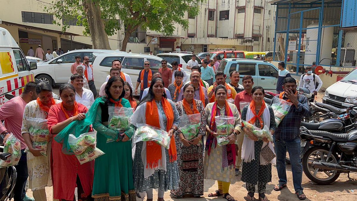 Miteshbhaibjp's tweet photo. શહેર પ્રમુખ  મહિલા મોરચા શ્રીમતી ભાવિનીબેન પટેલ,  શહેર પ્રમુખ યુવા મોરચા શ્રી જતીનભાઈ પટેલ, પૂર્વ નગરપાલિકાના પ્રમુખ શ્રી કાંતિભાઈ ચાવડા, આણંદ નગરપાલિકા પક્ષના નેતા શ્રી દીપેનભાઈ પટેલ, આણંદ શહેર(3/4) https://t.co/SrThWEJUpZ
