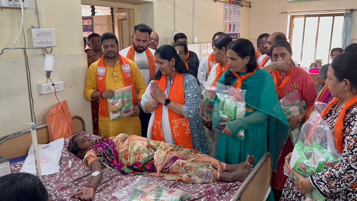 Miteshbhaibjp's tweet photo. શહેર પ્રમુખ  મહિલા મોરચા શ્રીમતી ભાવિનીબેન પટેલ,  શહેર પ્રમુખ યુવા મોરચા શ્રી જતીનભાઈ પટેલ, પૂર્વ નગરપાલિકાના પ્રમુખ શ્રી કાંતિભાઈ ચાવડા, આણંદ નગરપાલિકા પક્ષના નેતા શ્રી દીપેનભાઈ પટેલ, આણંદ શહેર(3/4) https://t.co/SrThWEJUpZ