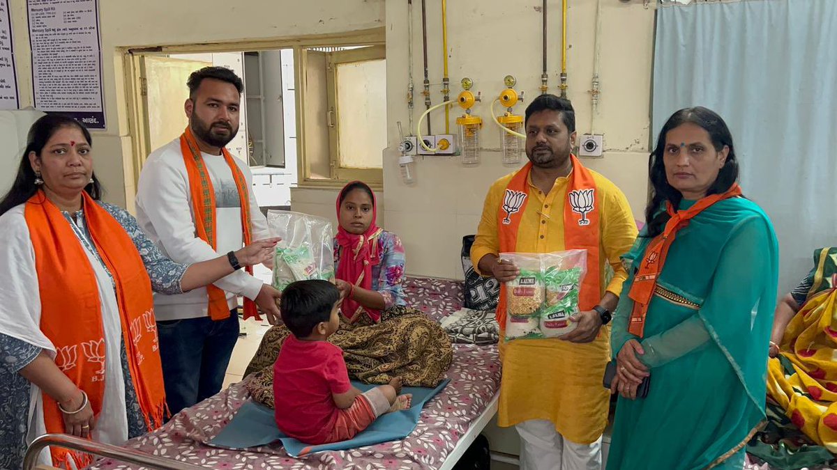 Miteshbhaibjp's tweet photo. શહેર પ્રમુખ  મહિલા મોરચા શ્રીમતી ભાવિનીબેન પટેલ,  શહેર પ્રમુખ યુવા મોરચા શ્રી જતીનભાઈ પટેલ, પૂર્વ નગરપાલિકાના પ્રમુખ શ્રી કાંતિભાઈ ચાવડા, આણંદ નગરપાલિકા પક્ષના નેતા શ્રી દીપેનભાઈ પટેલ, આણંદ શહેર(3/4) https://t.co/SrThWEJUpZ