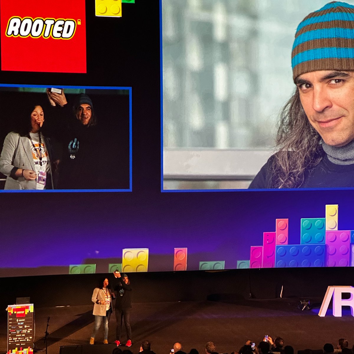 Telefonica's tweet image. ¡Enhorabuena a @ChemaAlonso, galardonado en #RootedCON2023 con el ‘Premio Raúl Jover’ en reconocimiento a su compromiso y apoyo a la #ciberseguridad! 👏

📷 @rootedcon