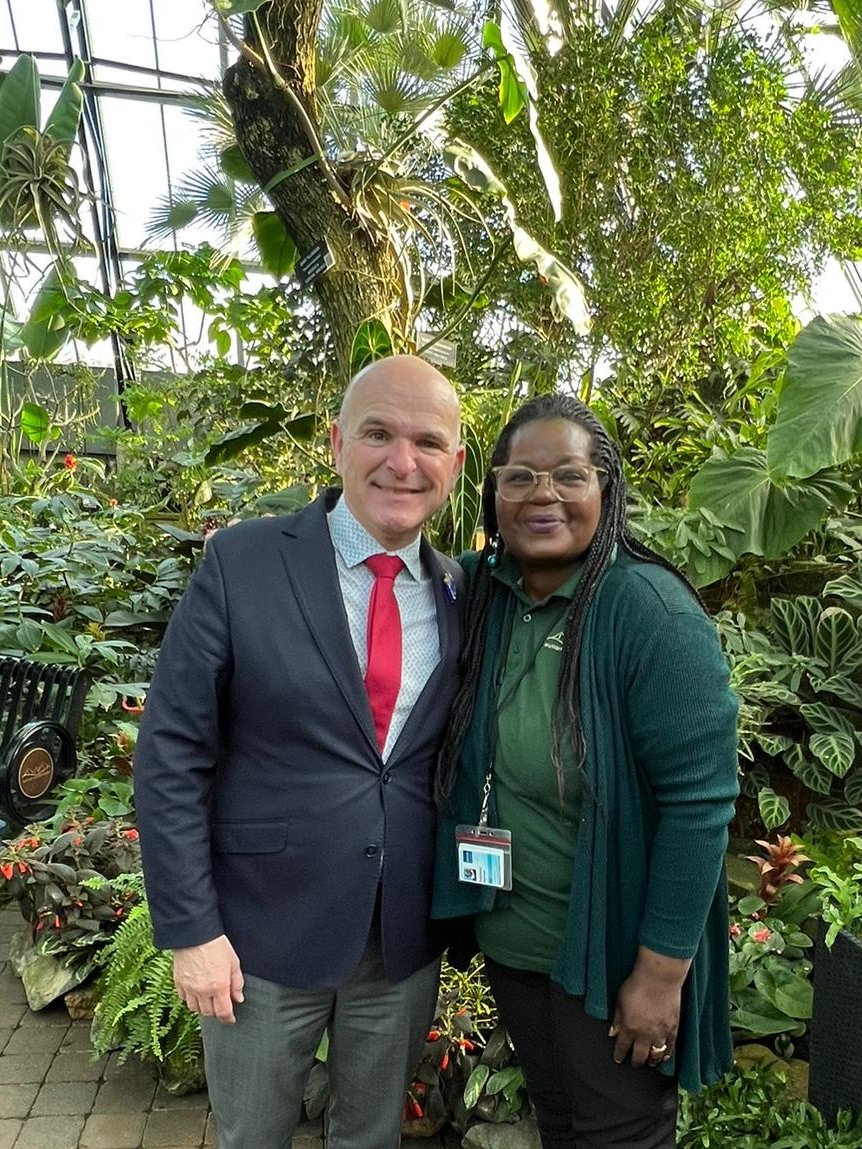 It was a great honour and joy to take the Honourable Minister of Tourism & Associate Minister of Finance in Canada, Minister Boissonnault @R_Boissonnault and his entourage on a guided tour of the Tropical Pyramid! @yegmuttart #PrairiesCanFunded #tourism  #yeg #botany  #Tropical