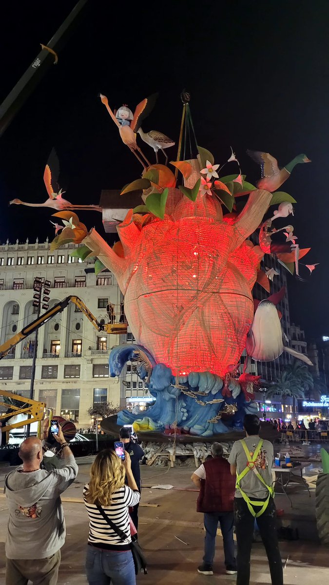 festesdeVLC's tweet photo. Del 16 al 18 de març, de 20h fins a la 1h de la matinada, podreu sentir el so del batec i com s'encén el cor 🫀 a les hores en punt i a i mitja.

#Falles23 https://t.co/YogBKWEAhW