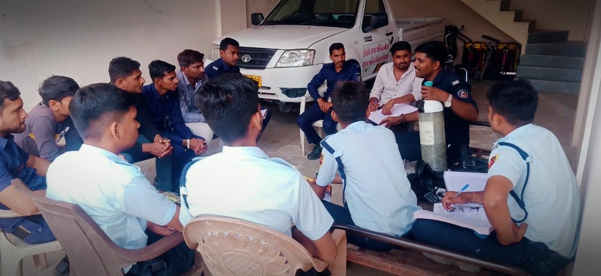 BotadFire's tweet photo. A Session about #SCBA Set( Self Contained Breathing Apparatus set ) at #botad fire station.

https://t.co/qxhg9Njs0Y

https://t.co/5HHVGuobyr https://t.co/u6mSc2dg4H