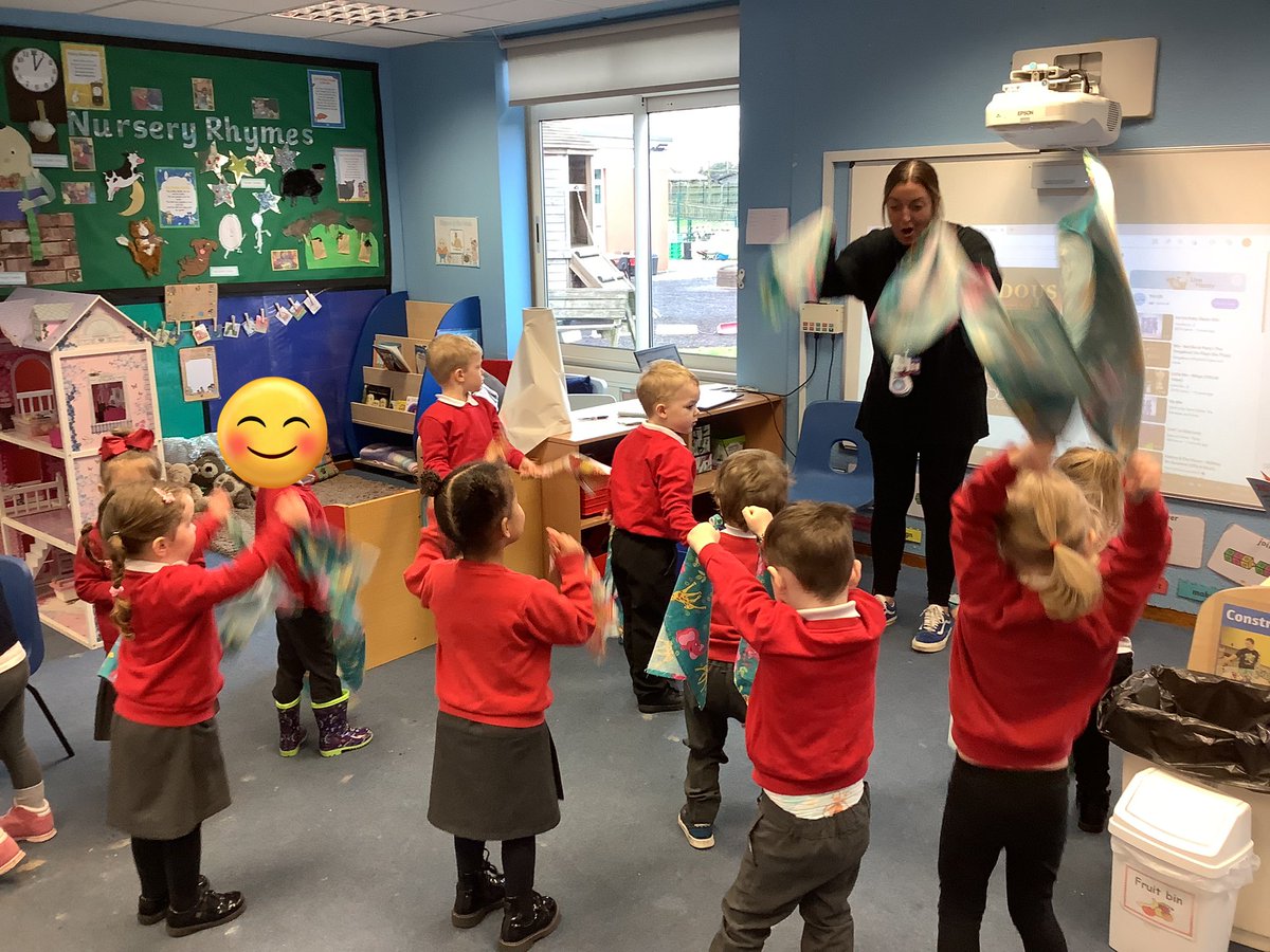 NurseryOPS's tweet photo. An energetic start in @NurseryOPS this morning.
Starting with #doughdisco and moving on to #squigglewiggle 😀🖍
#eyfs #spreadthehappiness #finemotorskills #grossmotorskills #physicaldevelopment #psed https://t.co/gcAMOK4ow4