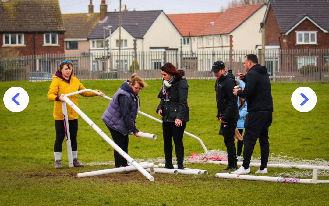 🤭 “Hey, Siri. Show me the most Grassroots photo ever” 🥅 - “Sure thing!” ✅ - Our U11 Leopards Girls parents helping to set the pitch up at the weekend!