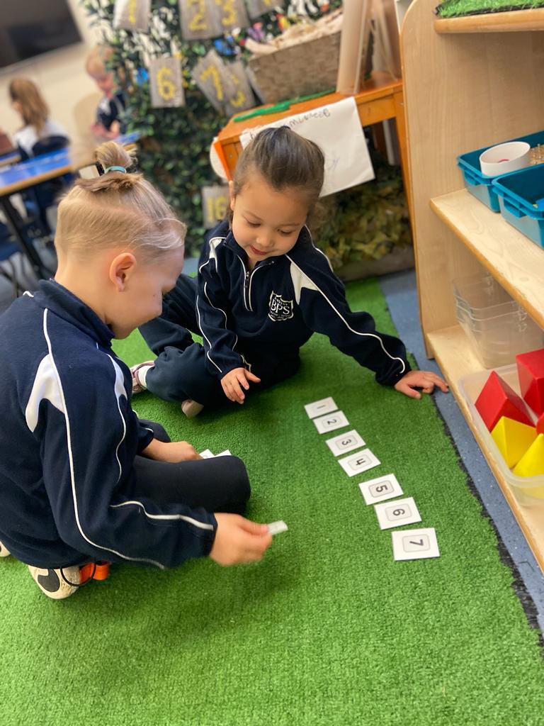 BrabynsPrep's tweet photo. This morning Reception’s Maths lesson involved number placing. We jumbled the number cards up and took it in turns to put them back in the correct order. #BPSEngage #BPSAchieve #BPSReception #ReceptionClass #EYFS #Maths #independentschool https://t.co/5dXJf699BH