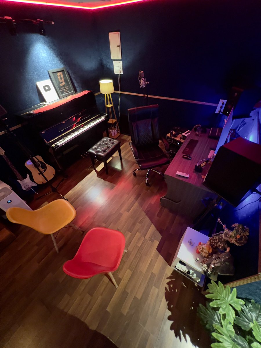 officiallyAnkit's tweet photo. My favourite place , my studio ❤️
#ankit #ankittiwari #studio #atstudio https://t.co/He9Kd1t4fP