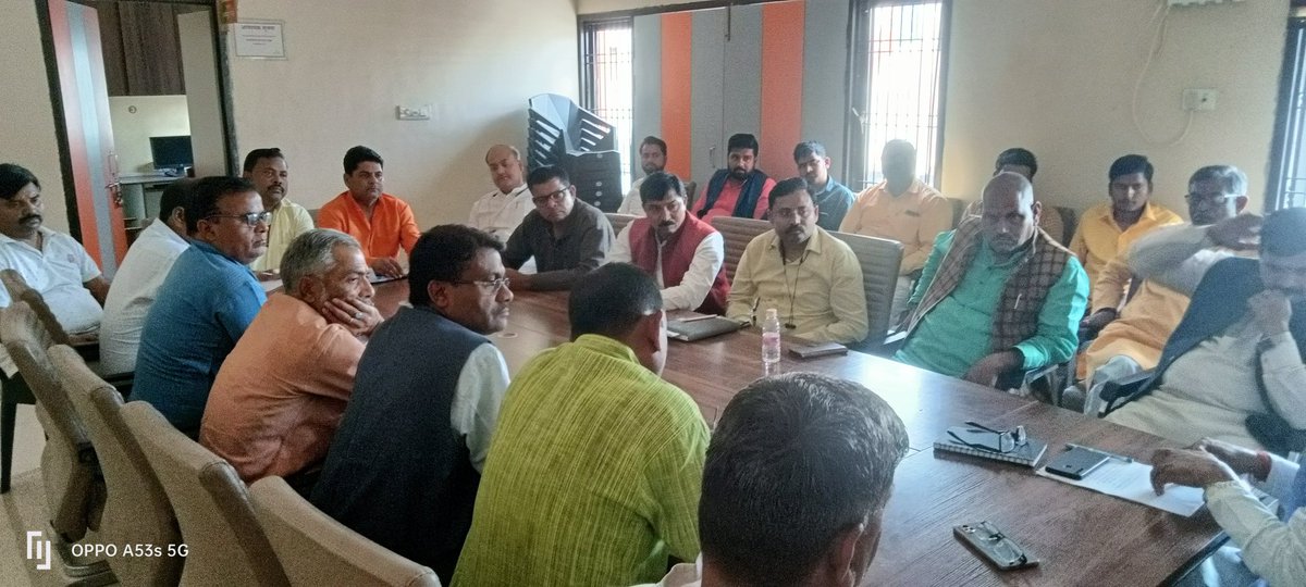 vimalbst's tweet photo. पार्टी कार्यालय बस्ती पर #बूथसशक्तिकरणआभियान को लेकर विस्तृत चर्चा कर योजना बनाईं गई।
जिसमें मा. जिलाअध्यक्ष श्री @maheshshuklabjp जी, मा.जिला प्रभारी श्री @Ashoksingh_bjp जी का मार्गदर्शन प्राप्त हुआ।
@shivprakashbjp
@BJP4UP
@idharampalsingh
#आओचलेबूथकीओर https://t.co/qLGfRwzo6f