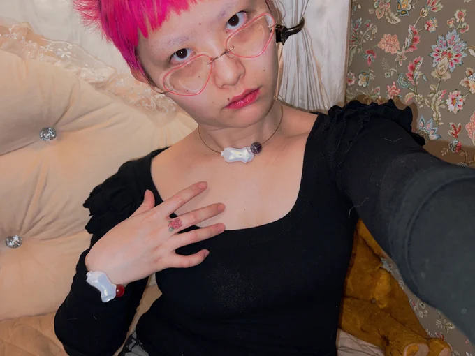 紫色のさざ波を纏ったアメジスト、瞳の如きアベンチュリン、地層を想わせるジャスパー 