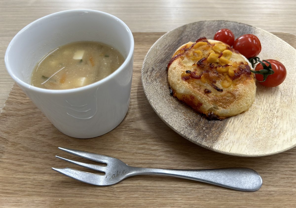 kidsstyle44's tweet photo. ３月16日のおやつ
鮭コーンパン、ミニトマト、お味噌汁
#放課後デイサービス
#児童発達支援
#放デイ
#発達
#発達障害
#食育
#療育
#オーソモレキュラー
#オーガニック
#グルテンフリー
#カゼインフリー
#無添加 https://t.co/rw4cWAB8w8