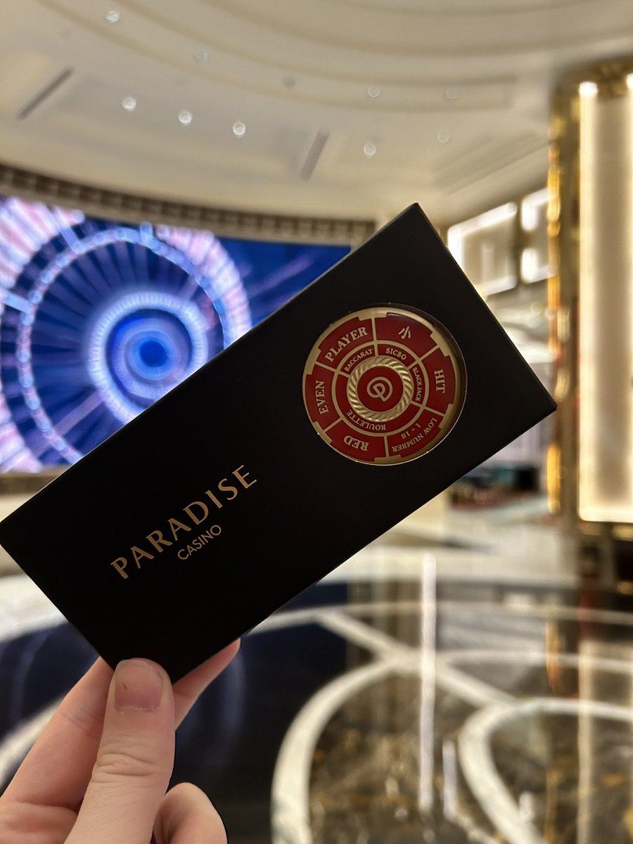 messon_efoot's tweet photo. パラダイスシティで、約1万円の勝利🤩

写真に写ってるメダルは、記念に誰にでももらえますw https://t.co/DPVw9X8qPe