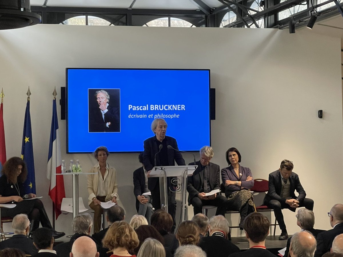 jeanpaulmulot's tweet photo. Les intellectuels en soutien à l’#Armenie &amp; au Haut-Karabagh au @Senat : « Nous avons été naïfs et avons cru que le président #Macron traduirait ses intentions, ses envolées en action».
Oui, que fait l’@Elysee ? Le Quai ? Il faut briser ce silence. Et agir. #ArmenianGenocide https://t.co/Evn7wUwh6H