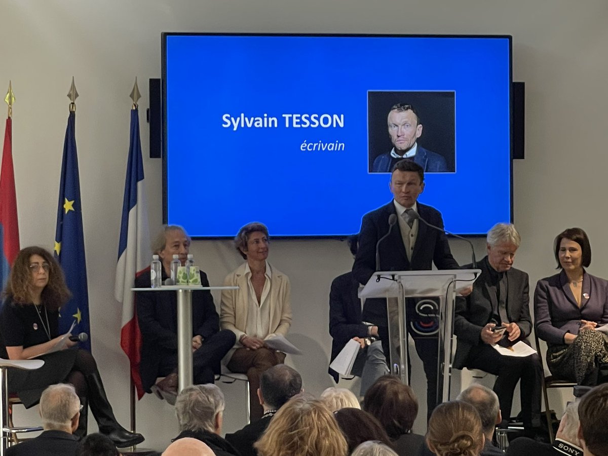 jeanpaulmulot's tweet photo. Les intellectuels en soutien à l’#Armenie &amp; au Haut-Karabagh au @Senat : « Nous avons été naïfs et avons cru que le président #Macron traduirait ses intentions, ses envolées en action».
Oui, que fait l’@Elysee ? Le Quai ? Il faut briser ce silence. Et agir. #ArmenianGenocide https://t.co/Evn7wUwh6H