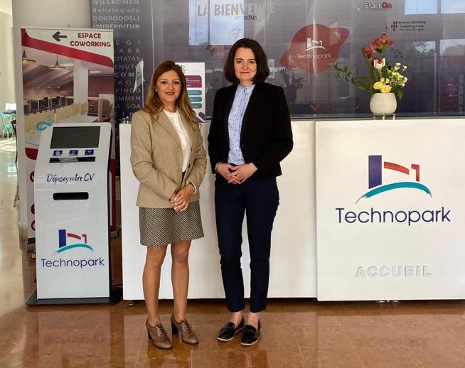 emergingvalley (@emergingvalley) on Twitter photo #Déplacement
🇲🇦 Retrouvaille avec <a href="/lbenmakhlouf/">Lamiae Benmakhlouf</a> au <a href="/Technopark/">Technopark Maroc</a> #Casablanca, qui fourmille de projets et s’implante en région !
De belles synergies en perspectives à prévoir avec <a href="/emergingvalley/">emergingvalley</a> !
À très vite ✨ #Déplacement
🇲🇦 Retrouvaille avec <a href="/lbenmakhlouf/">Lamiae Benmakhlouf</a> au <a href="/Technopark/">Technopark Maroc</a> #Casablanca, qui fourmille de projets et s’implante en région !
De belles synergies en perspectives à prévoir avec <a href="/emergingvalley/">emergingvalley</a> !
À très vite ✨