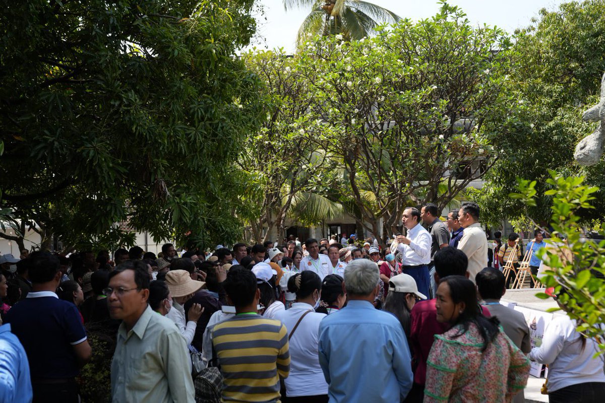 pheaktraneth's tweet photo. Briefing to 450 teachers from Preah Sihanouk province about the achievements made by Extraordinary Chambers in the Courts of #Cambodia #ECCC for prosecuting against crimes committed during #KhmerRouge regime during their visit at #TuolSleng #Genocide #Museum. #Justice #Victims https://t.co/sIpDQylIf4