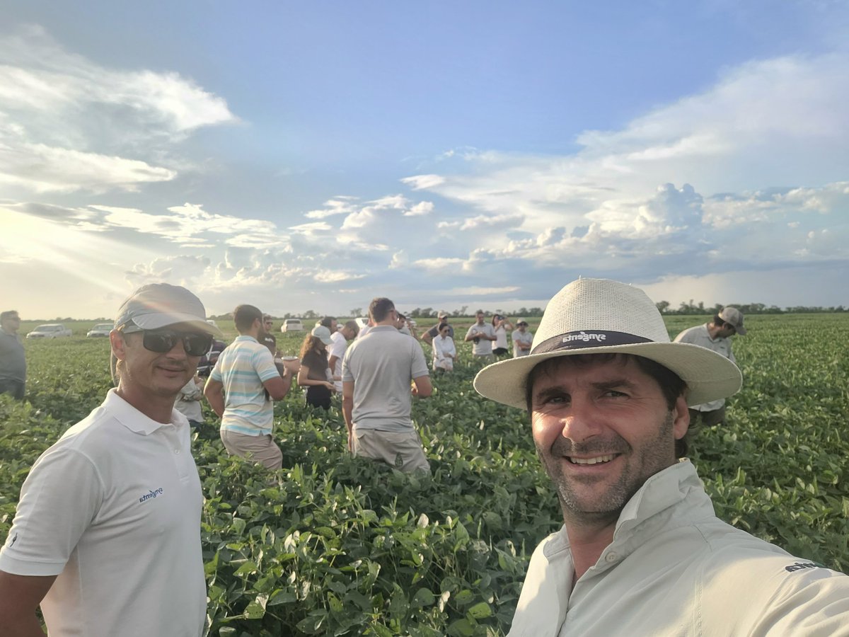 PabloMainez's tweet photo. Jornada de intercambio técnico junto a agro servicios J Manuel en sachayoj, plagas y enfermedades en soja y maíz, toma de decisiones niveles de daño, pérdidas estos y otros conceptos repasamos junto a @Tino_DeRossi #festioduo #tekarium @Syngenta_ar https://t.co/KGsNPeiItW
