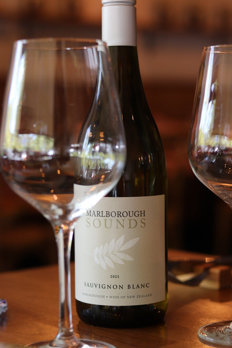 En Latasia tenemos mucha variedad de vinos, nos gusta seleccionar aquellos que son especiales y que encajan a la perfección con nuestros platos.

Haz tu reserva a través de nuestra web (link en bio) o llamando a 91 555 93 33

📍 Paseo de la Castellana, 115

#beLatasia