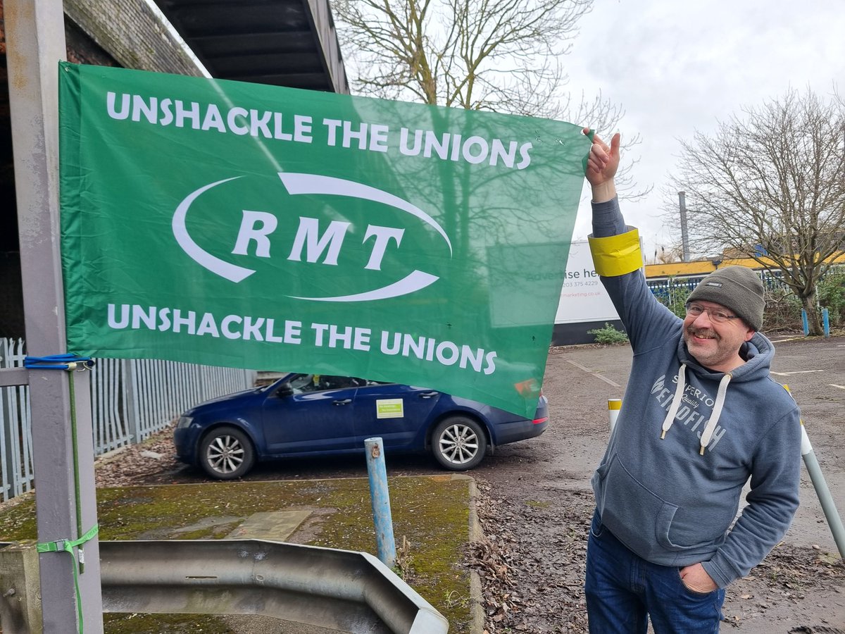 VaultDwellerNo1's tweet photo. Shunters at the @RMTunion picket line today at Bedford Depot #SupportTheStrikes #rmt #SupportYourUnion #EnoughIsEnough https://t.co/SytL79Ck3X