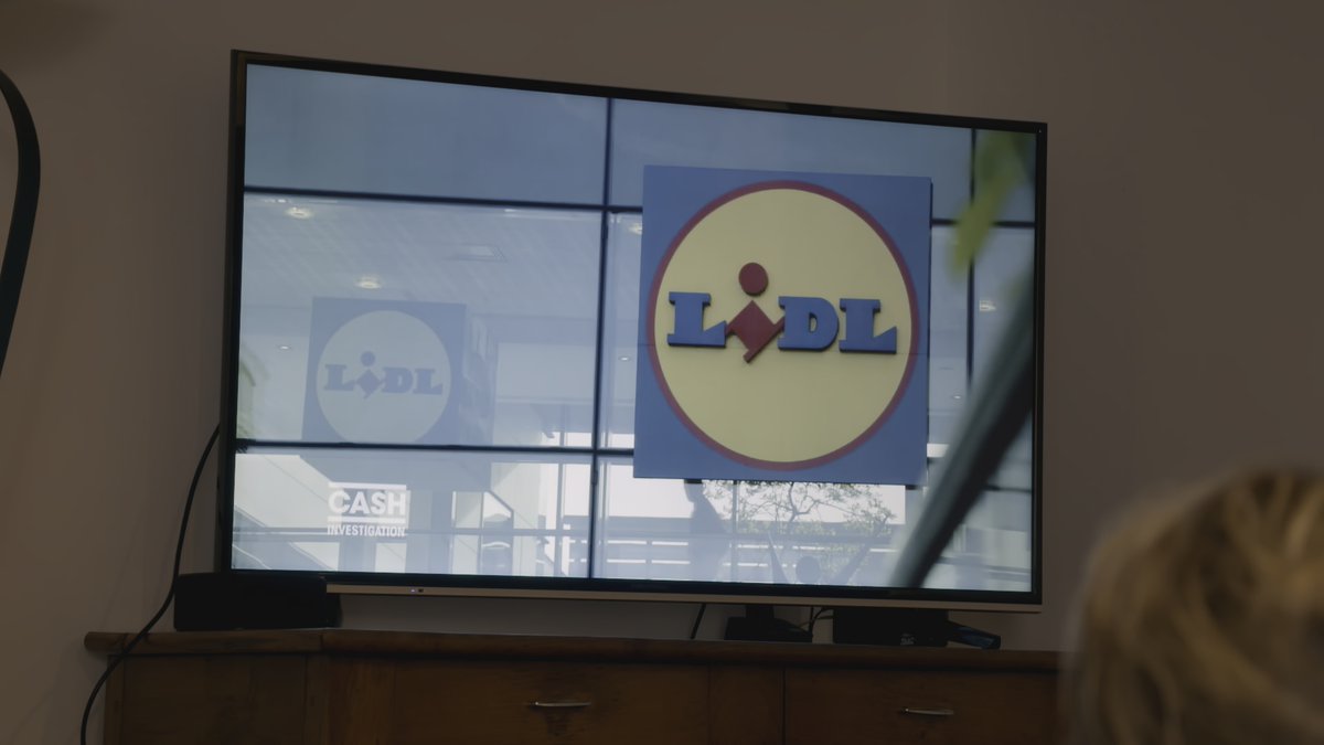 CASH INVESTIGATION (@cashinvestigati) on Twitter photo 🔴 En 2021, une responsable de magasin de Lidl s’est suicidée dans les Côtes-d'Armor
Après enquête, l’inspection du travail a estimé que ce geste pouvait être imputé aux méthodes de management de l’enseigne
🔴 #Cash10ans ce soir à 21h10 sur @France2tv avec <a href="/EliseLucet/">Elise Lucet</a> 🔴 En 2021, une responsable de magasin de Lidl s’est suicidée dans les Côtes-d'Armor
Après enquête, l’inspection du travail a estimé que ce geste pouvait être imputé aux méthodes de management de l’enseigne
🔴 #Cash10ans ce soir à 21h10 sur @France2tv avec <a href="/EliseLucet/">Elise Lucet</a>