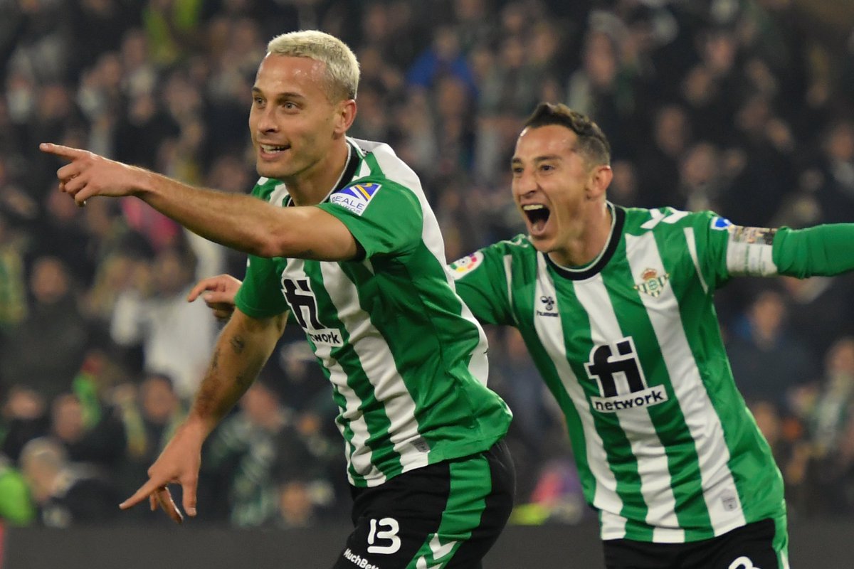 manu_colchon's tweet photo. Datos de @LaLigaenDirecto

➡️En 1933, el #RealBetis mete 4-0 al FCB para remontar una eliminatoria.
➡️Este sábado hace 333 días de un 4-0 del Liverpool al United. 
➡️Hace 33.333 días el Betis le metía 4 a la Real Sociedad.
➡️Si marca 3 goles hoy, ocasión Nº33 con Pellegrini. 

😂 https://t.co/TWkxJP2e0a