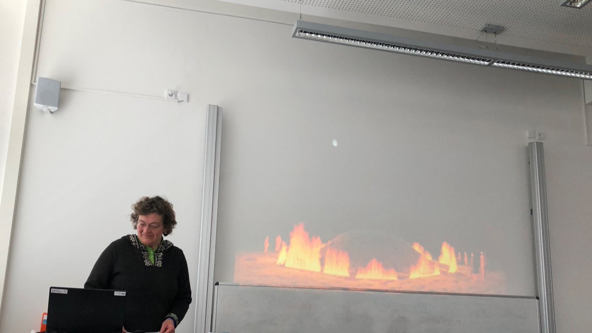 KarinaIwe's tweet image. Dr. #JuttaKneisel @SFB1266 zeigt am Ende ihres Vortrages eine spannende Visualisierung. 
…her contribution is connected to the question of continuing usage of barrow areas.But there is evidence of different phases-interruption phases:site of Bornhöved.#KielScales23 #archaeology